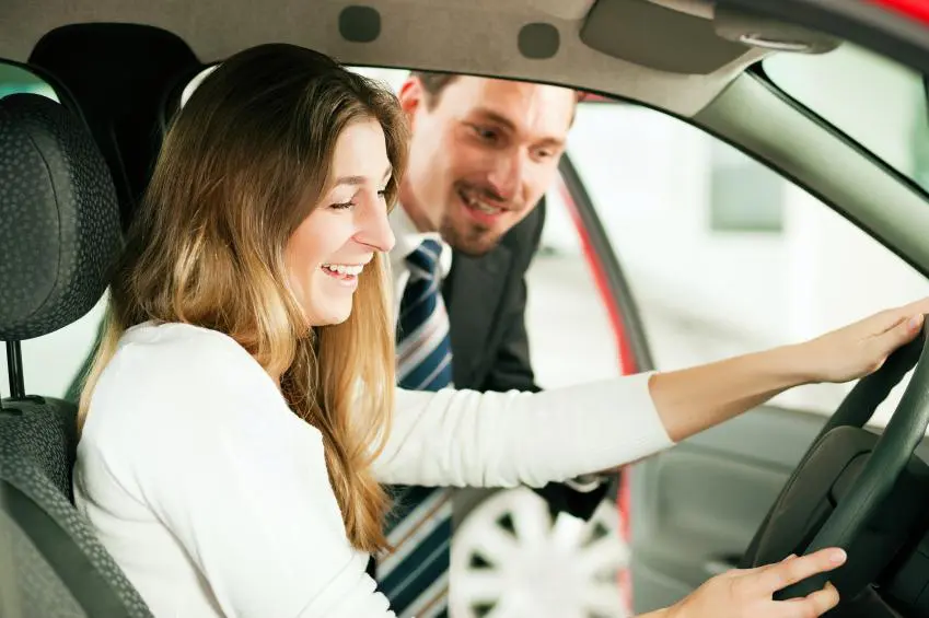 woman car buyers