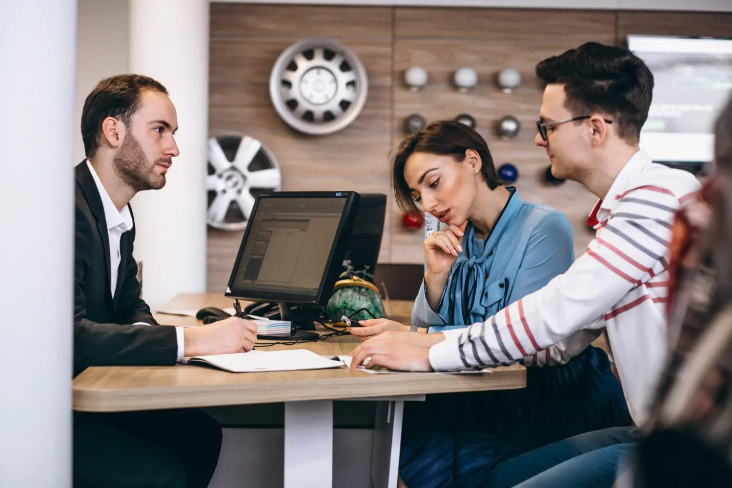 desking car dealership