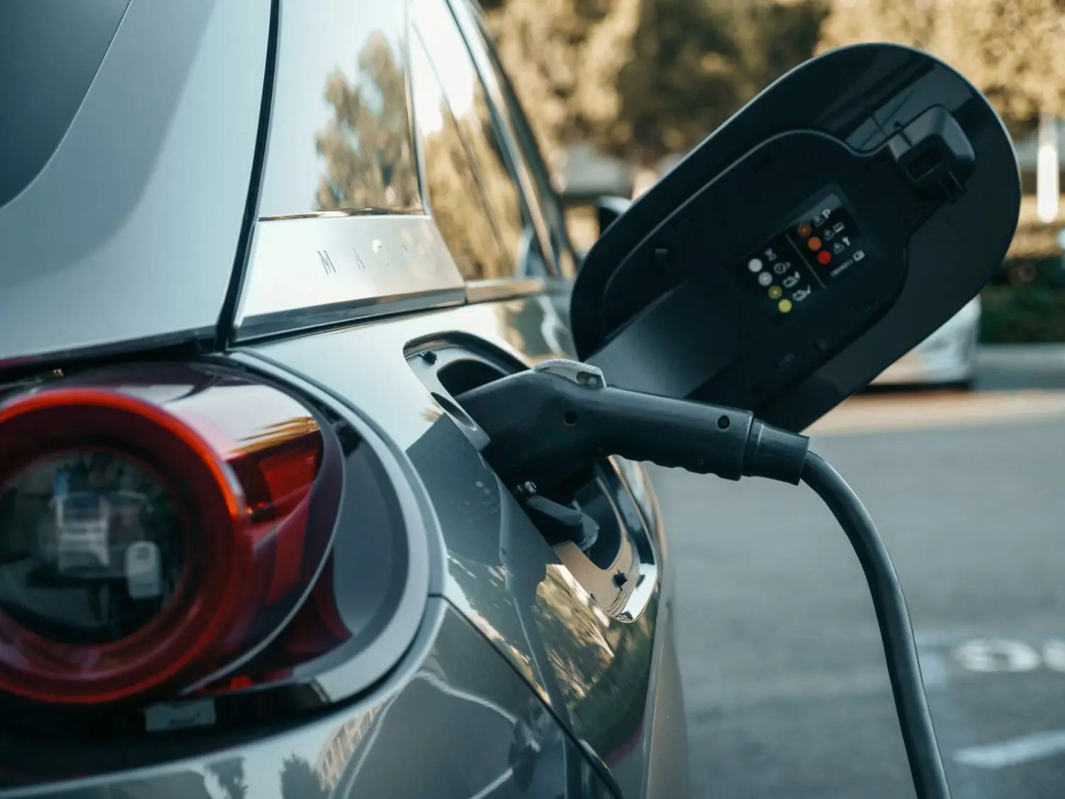 J.D. Power and GlobalData forecast 1.38 million new vehicle sales this June and more headlines this week in automotive industry news.