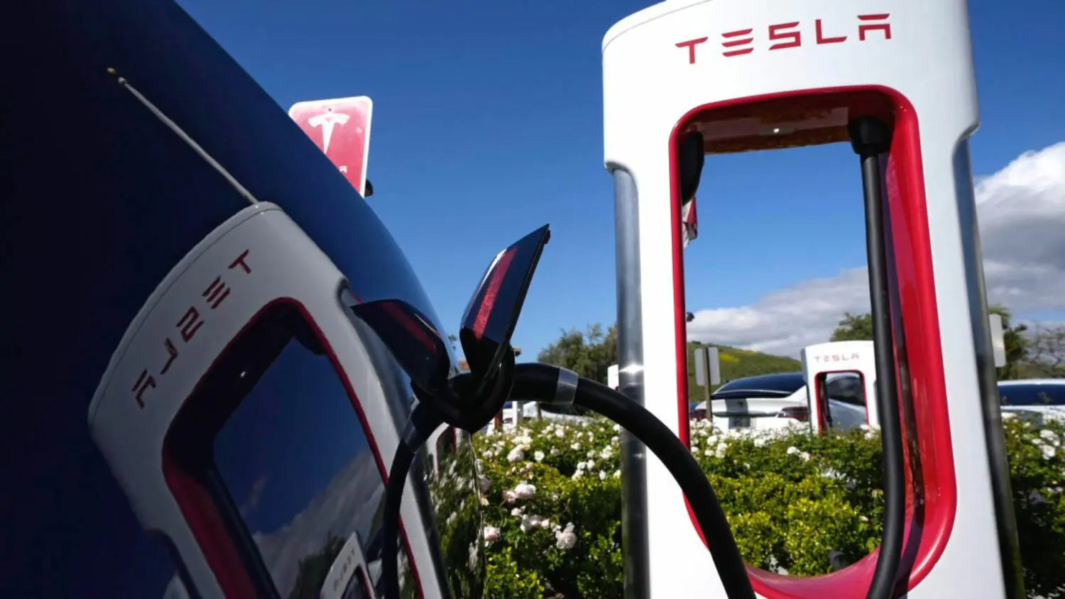 SAE, EV plug