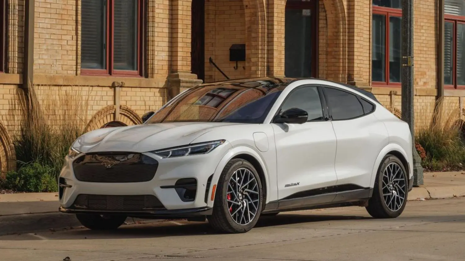 On October 18, Ford announced that it recalled 35,000 Mustang Mach-E electric vehicles due to the potential loss of driving power.Â