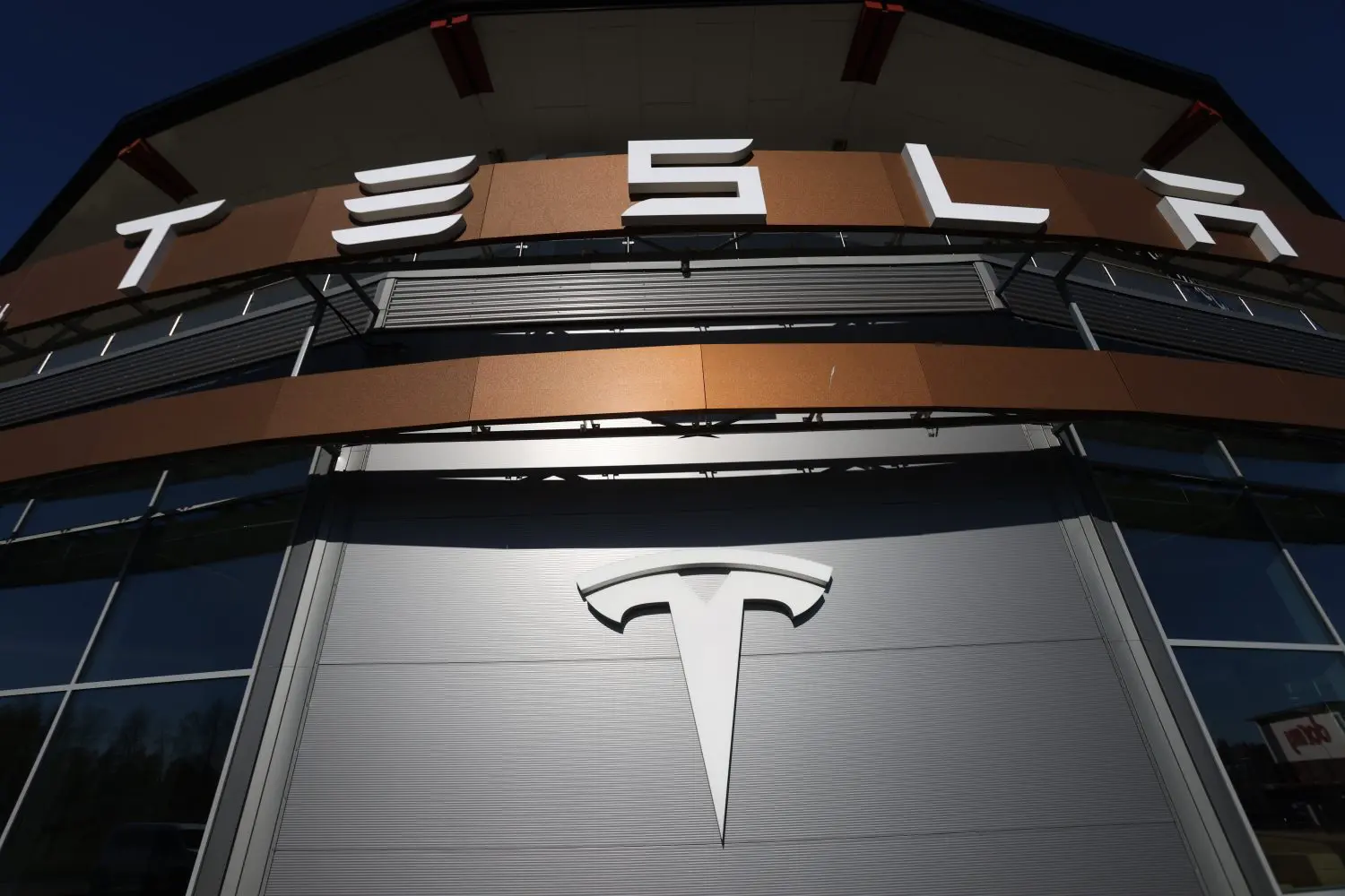 Tesla lost a lawsuit against Sweden's postal service for refusing to send license plates to the American electric vehicle manufacturer.