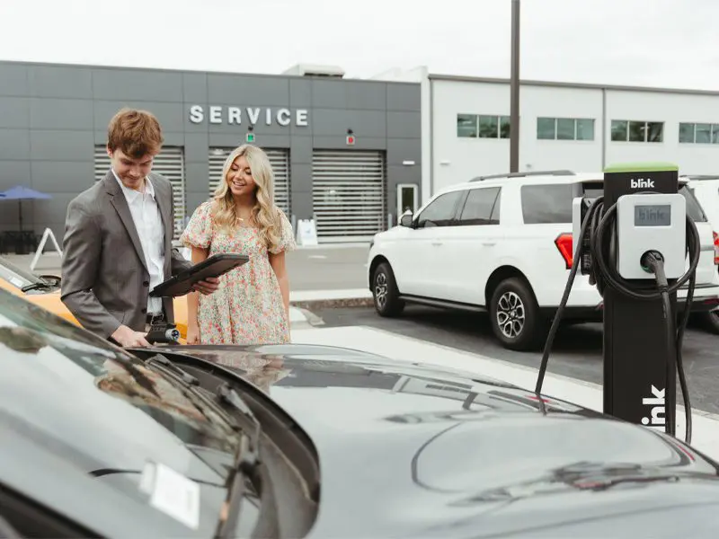 Discover key insights into incorporating battery storage for your dealership’s sustainable energy storage. 