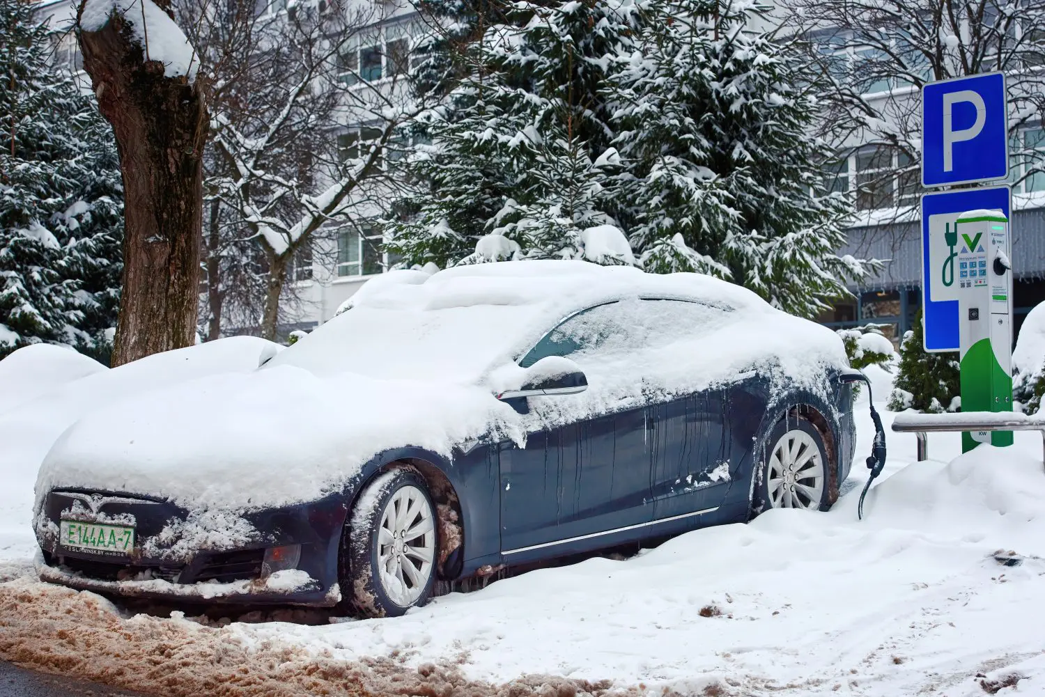 During the major snowstorm that swept across the nation in mid-January, EV drivers had to compete with significantly reduced range.