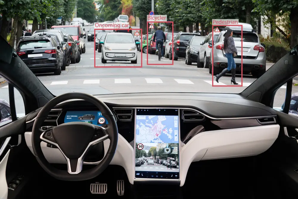 Software firm Arm says it has designed a new computer chip that will help self-driving car makers improve safety and accelerate development.