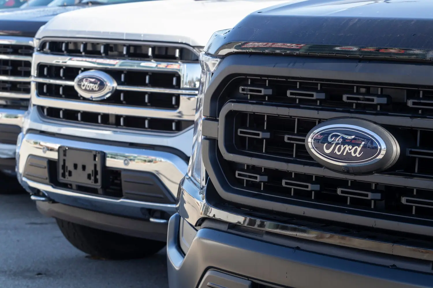 Ford announced that it is recalling 668,000 F-150 pickup trucks worldwide from the 2014 model year due to a transmission defect