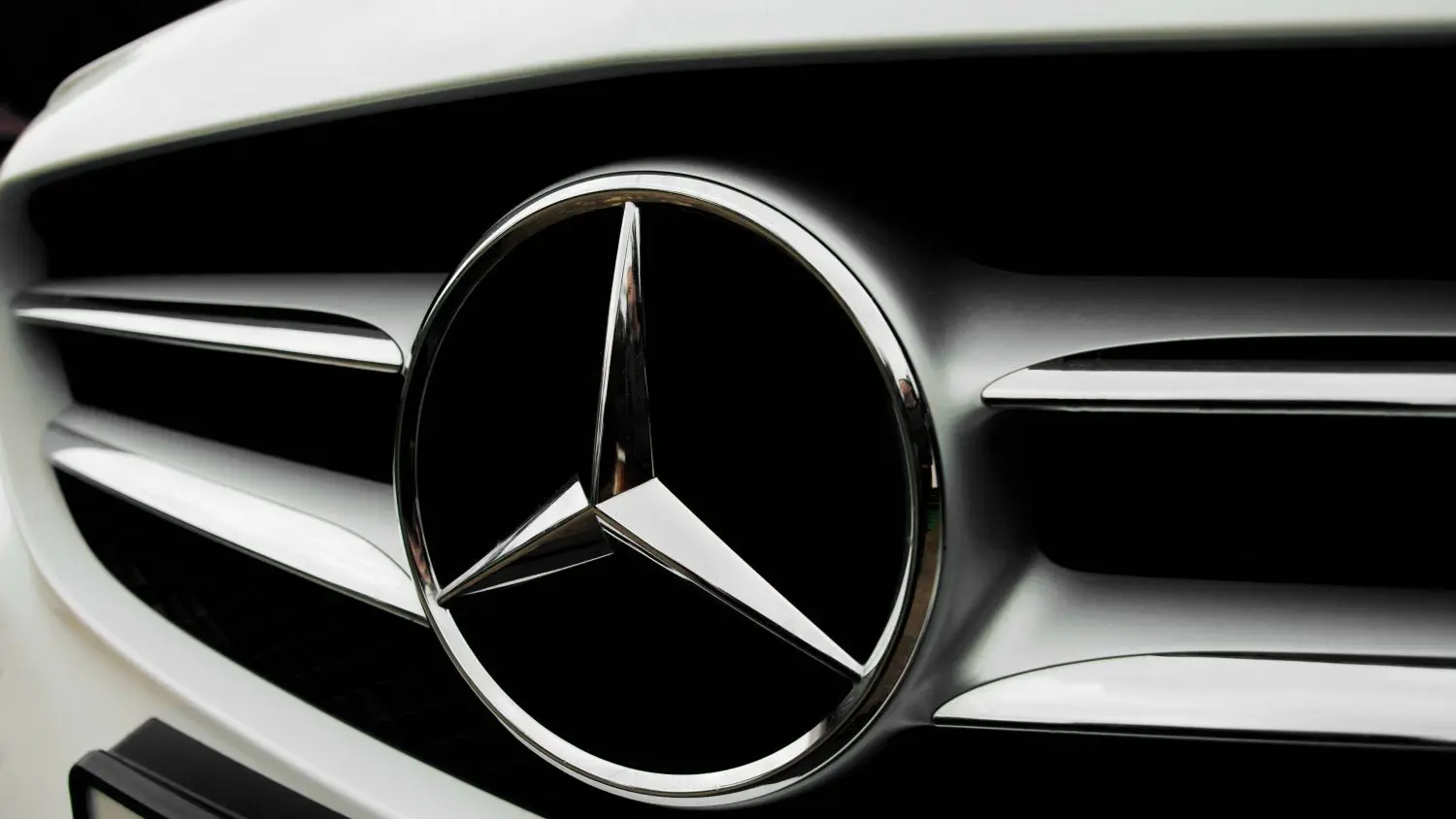 Mercedes-Benz selects China’s Hesai for lidar in global smart cars, bypassing U.S. suppliers amid trade tensions and cost concerns.