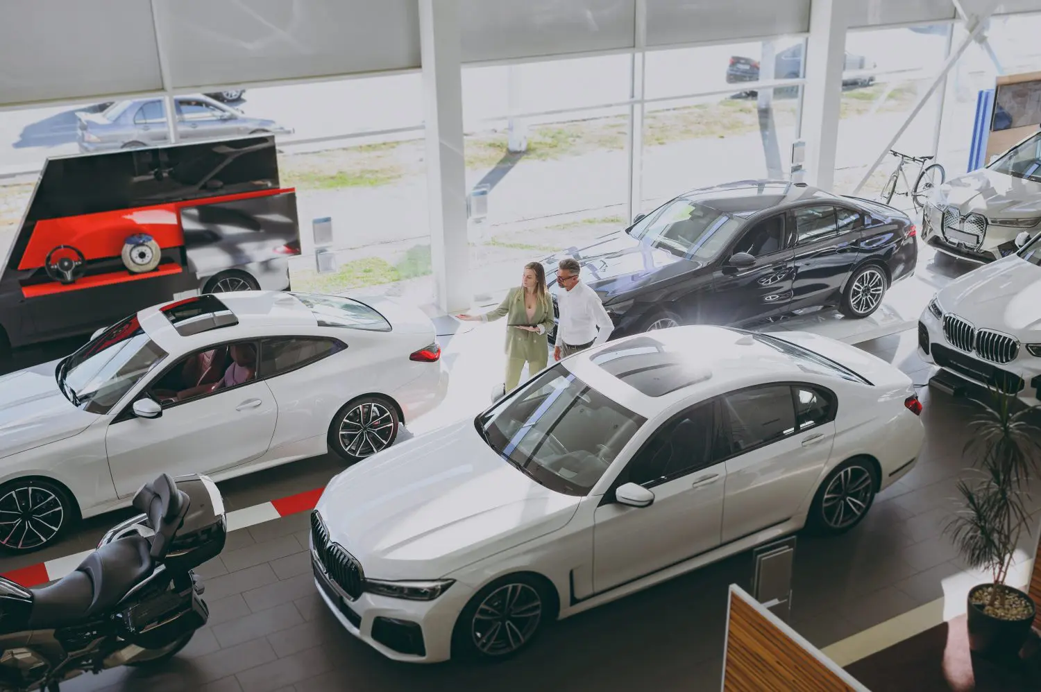 U.S. auto dealers are growing more cautious about the future, according to Cox Automotive’s Q2 2025 Dealer Sentiment Index (CADSI).
