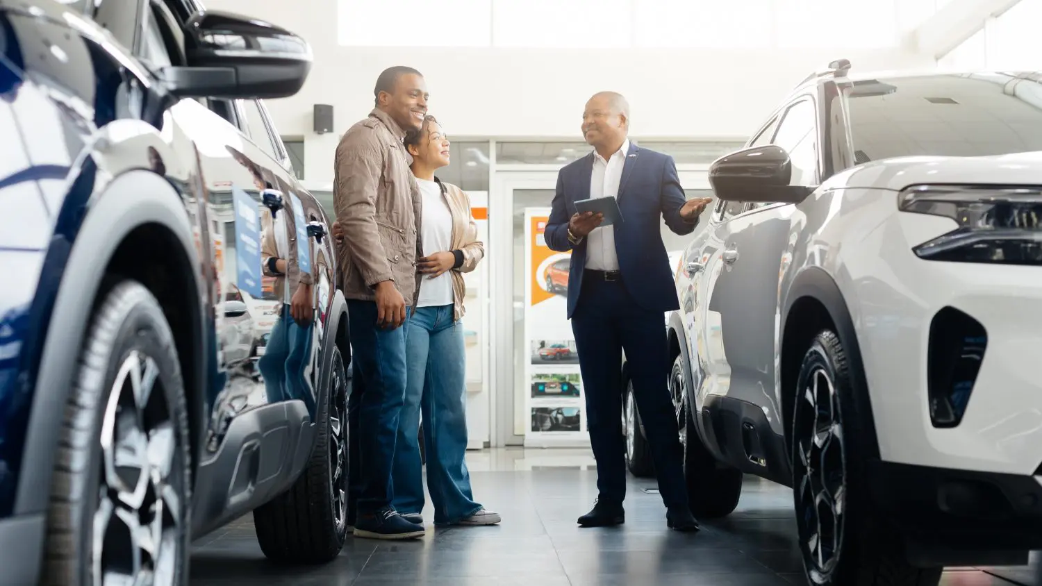 U.S. new-vehicle inventory holds at pre-tariff levels as EV sales surge and incentives reach 2025 highs ahead of the tax credit deadline.