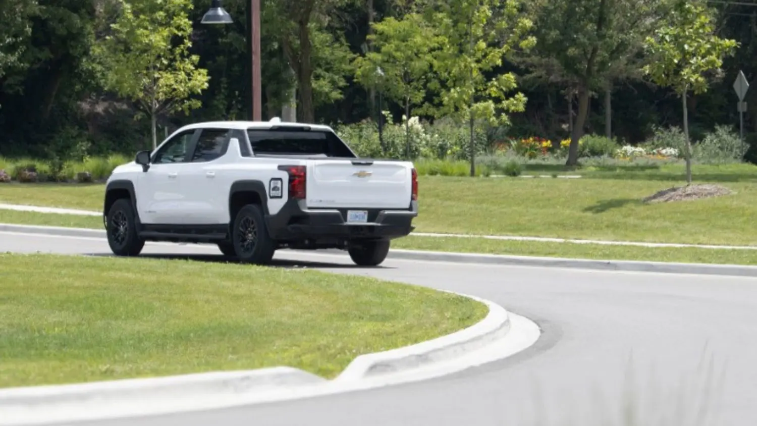 GMs’ 2026 Chevrolet Silverado EV Max Range Work Truck achieved a groundbreaking milestone by driving 1,059.2 miles on a single charge