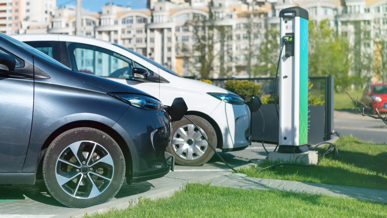The U.S. electric vehicle (EV) market closed 2025 on a positive note, with both new and used EV sales rising in December.