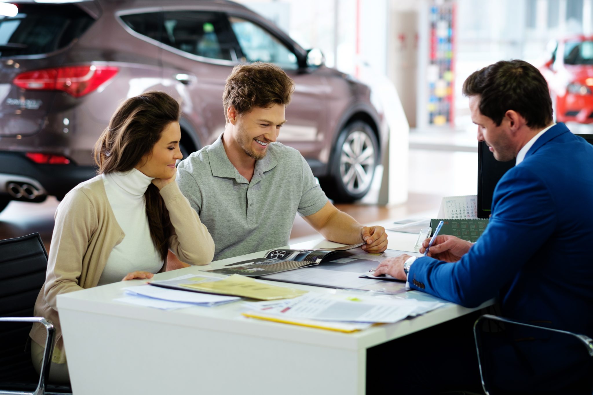 The sale of the car only brought. Автокредит. Автомобиль и общество. Кредитование и страхование автомобилей в автосалоне. Автокредит реклама.