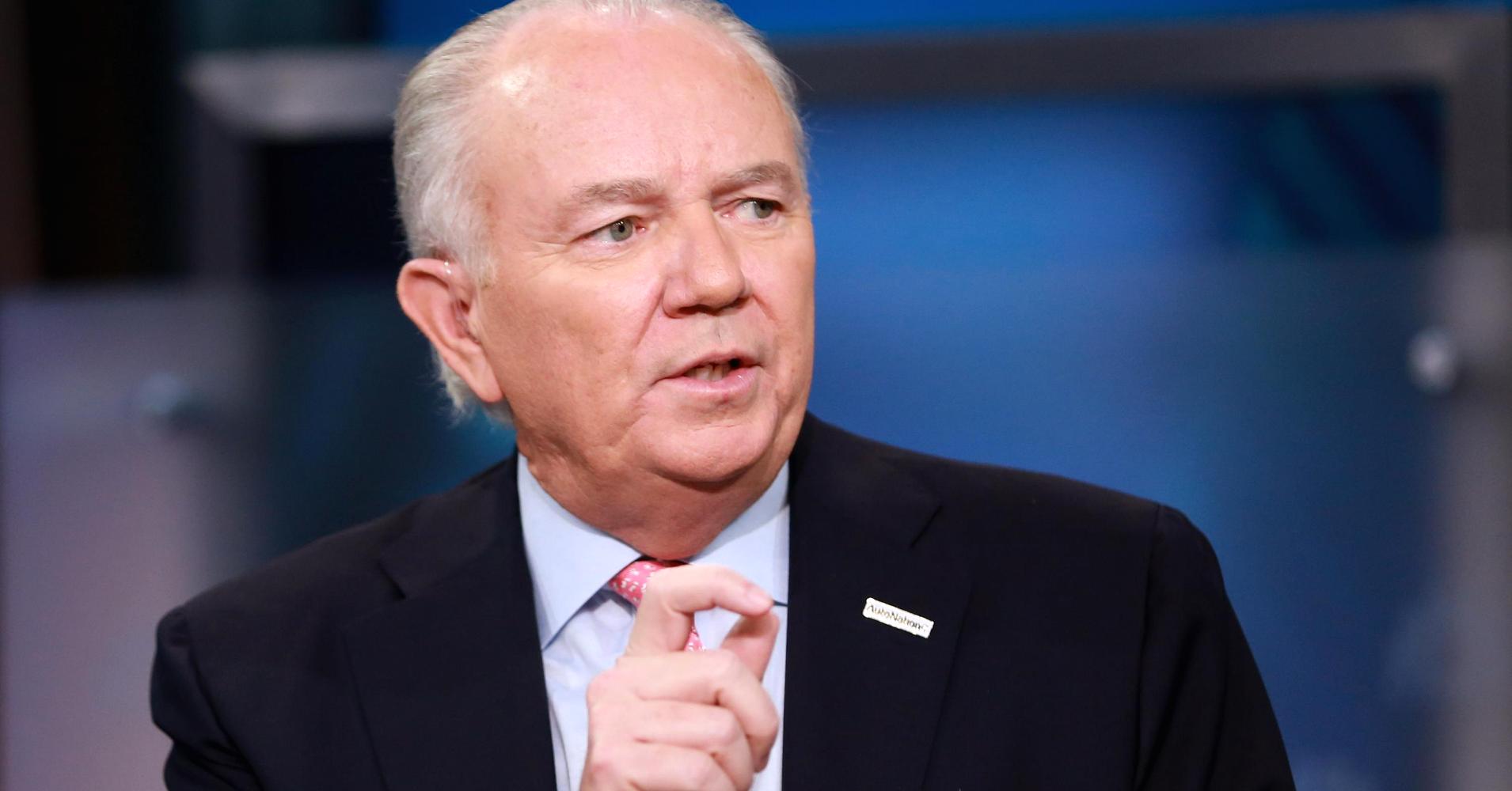 Daily Newscast: Mike Jackson and Trump on the auto industry