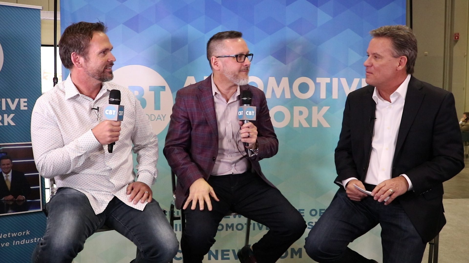 Auto Dealer Live – Marketing and Used Vehicles | Jaguar Land Rover Debut Plug-In Hybrid | Ford Introduces Waze Integration For iOS Users newscast