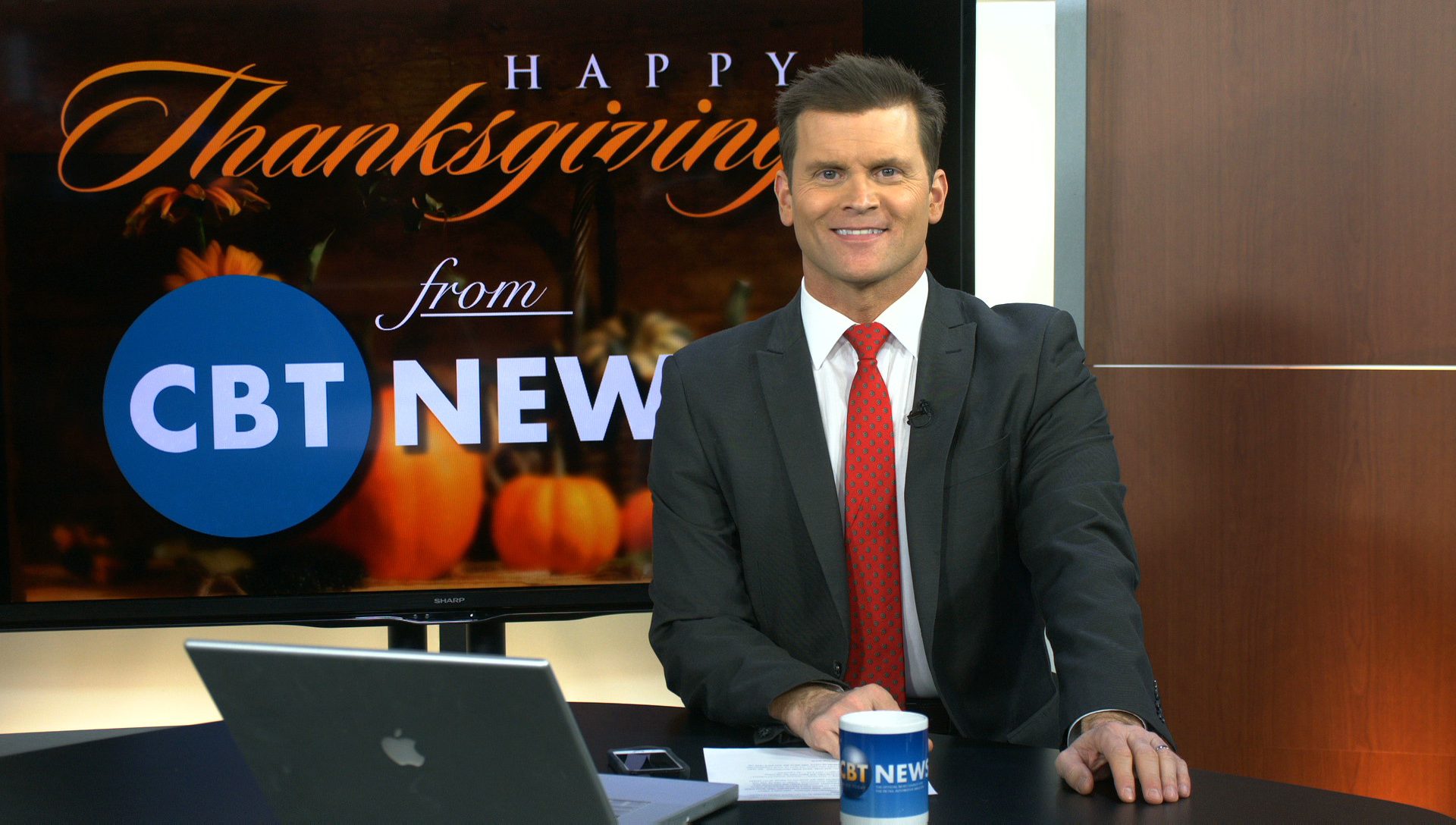 Daily Newscast: Holiday Weekend of Sales