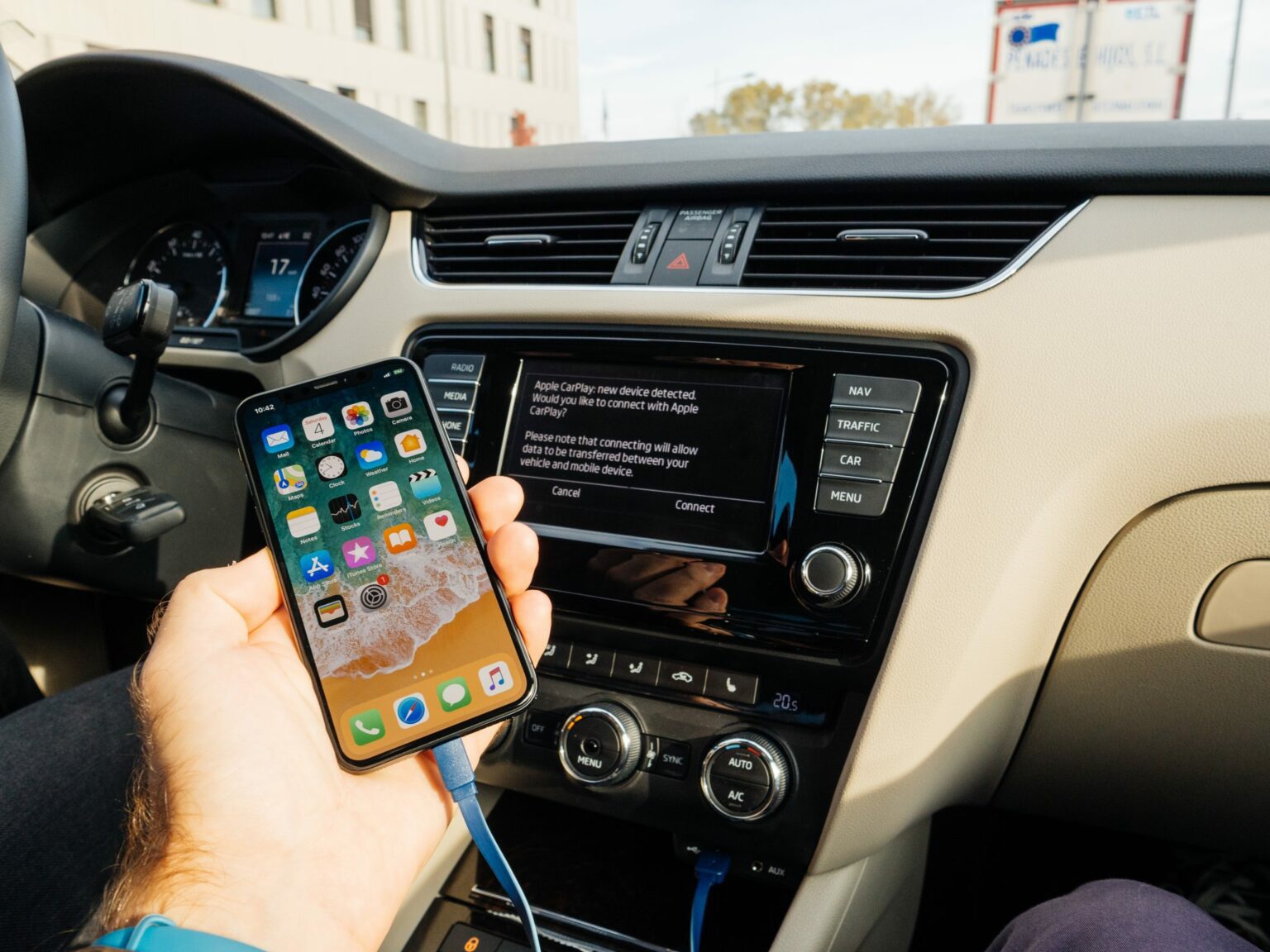 android equivalent of apple carplay