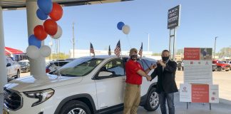 Texas dealer donates new car to wounded veteran military