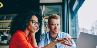 How dealerships and OEMs reimagine the sales process with digital retailing digital retailing