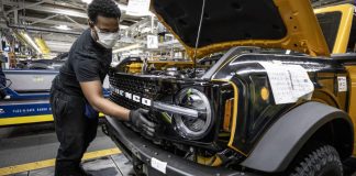 Ford Bronco begins rolling out of assembly plant ford bronco