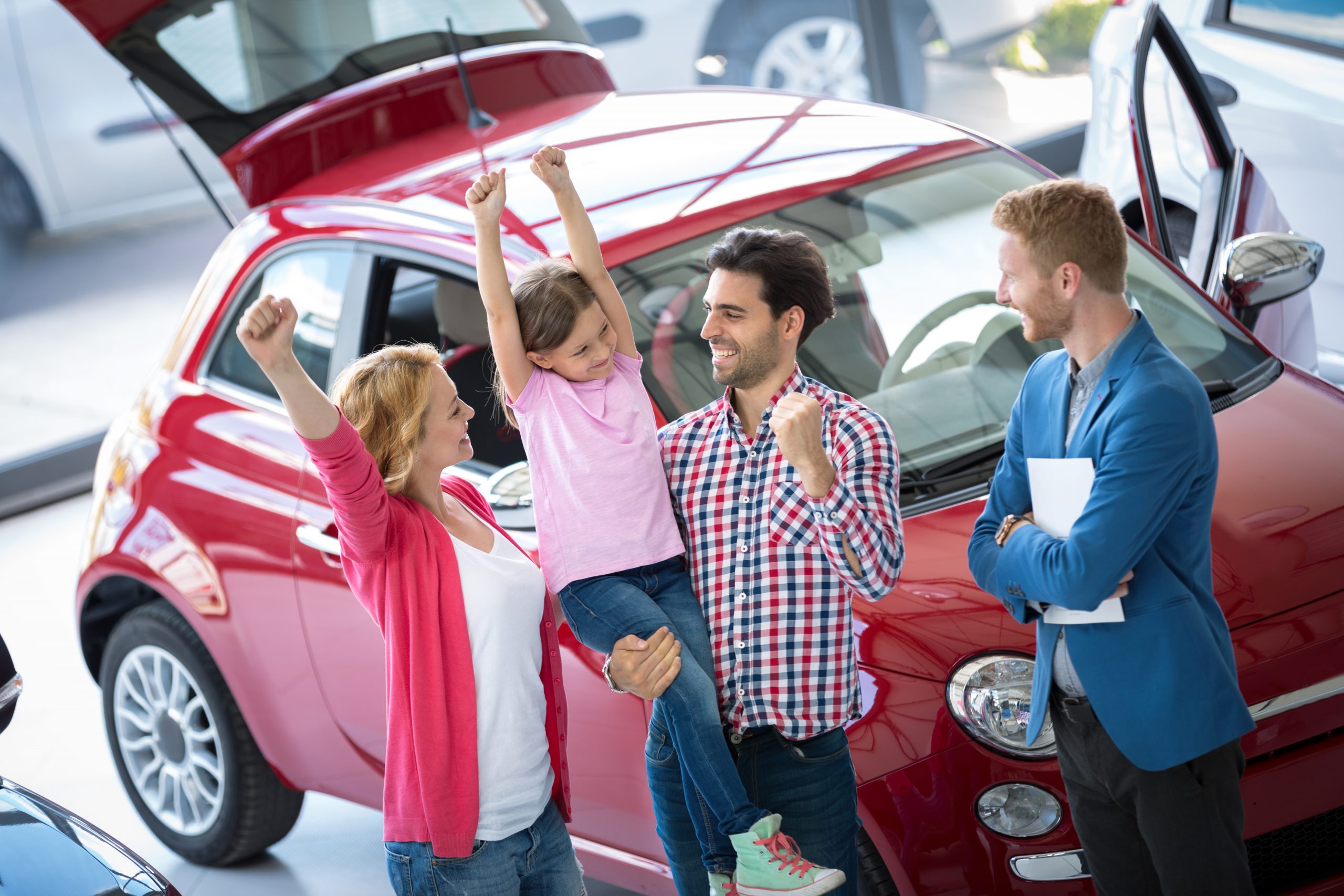 Почему машины родители. Покупка авто. New car Family. Счастливая семья покупает автомобиль Chery. Buying a car.