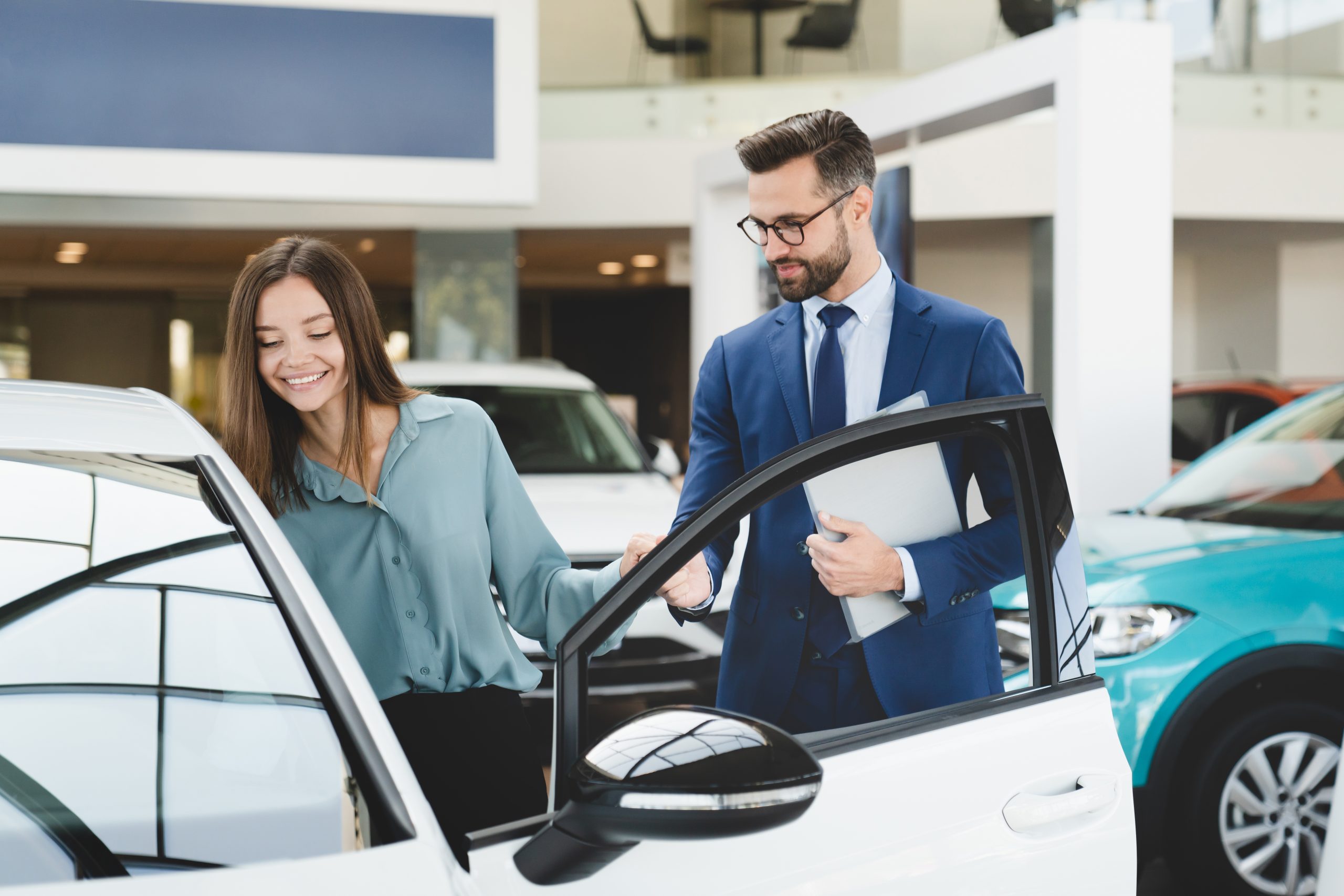 5 things that car salespeople should address in EV walkarounds