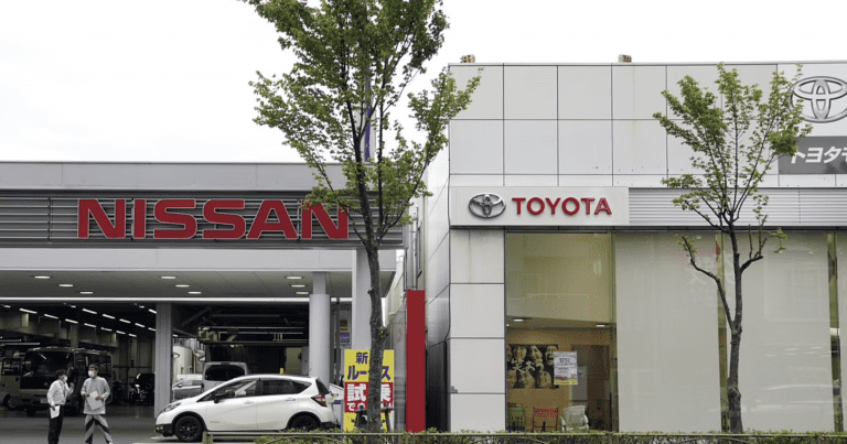 Toyota suspends production in Japan after the earthquake that hit the coast of Fukushima