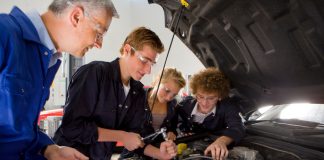 How car dealers can navigate the ongoing auto tech shortage auto tech