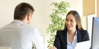 Unemployment claims decline slightly, labor market remains tight