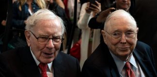 Warren Buffet, Charlie Munger decline to pick winner in EV race CEO Warren Buffet and vice chairman Charlie Munger expressed uncertainty over the electric vehicle market and its current competitive makeup