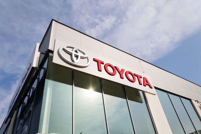 Toyota saw quarterly profits push past the previous year's number but failed to prevent an annual loss due to the rising costs of materials