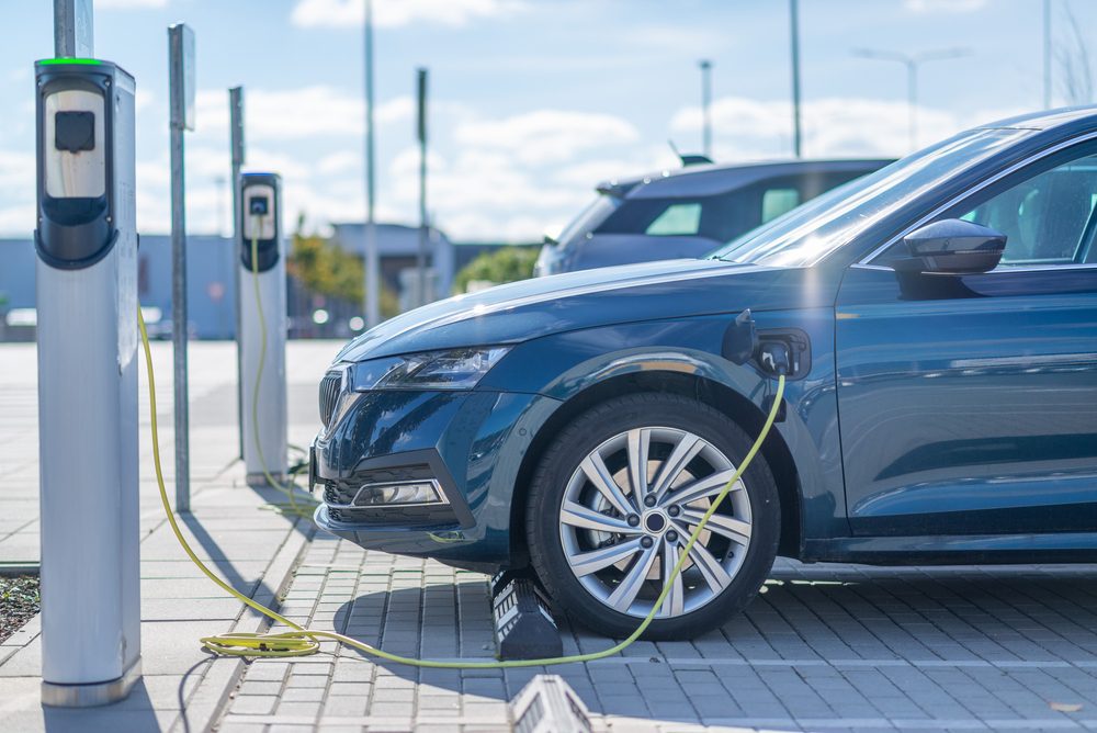 Seven automakers are partnering to build thousands of universal electric vehicle chargers in an attempt to boost sales in the U.S.