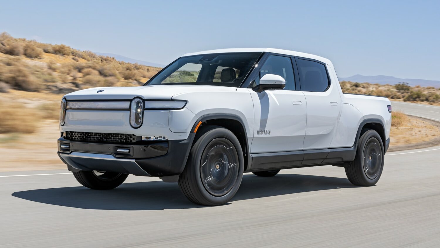 Rivian has announced the maximum driving range for the new dual motor configuration of the R1T electric pickup.