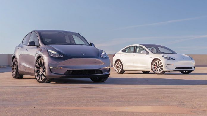 Due to allegations of losing steering control and power steering, U.S. auto safety officials announced that they had started investigating 280,000 new Tesla Model 3 and Model Y vehicles.