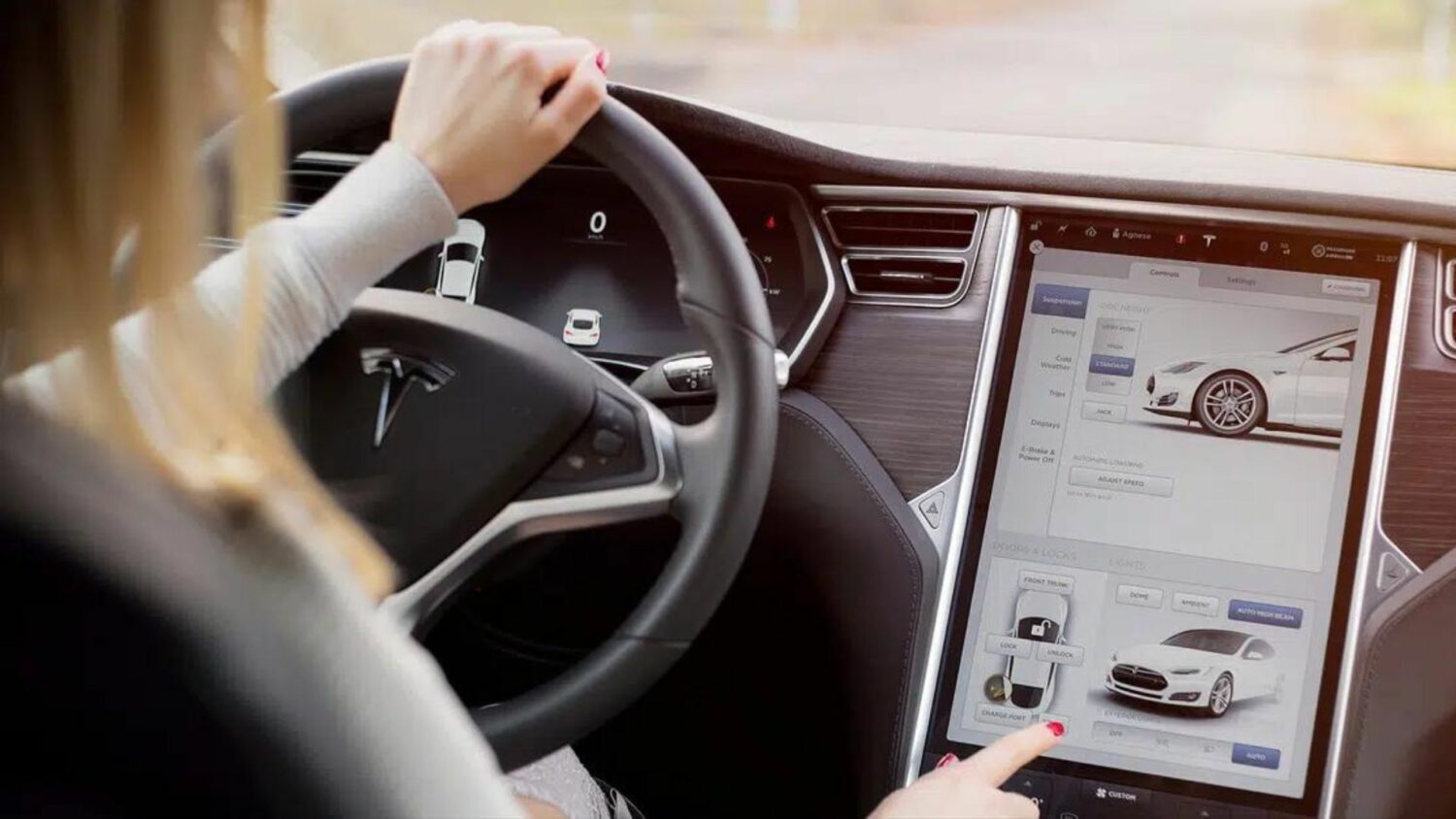 For the first time, Tesla will defend itself in court against claims that the Autopilot driver assistance system was the cause of a fatal crash.