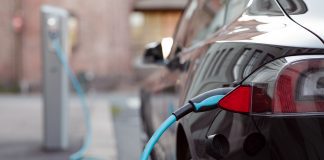 Electric vehicle owners to pay annual $200 fee in Texas starting September Texas will begin charging electric vehicle owners in the state $200 annually in September, just over a week away.