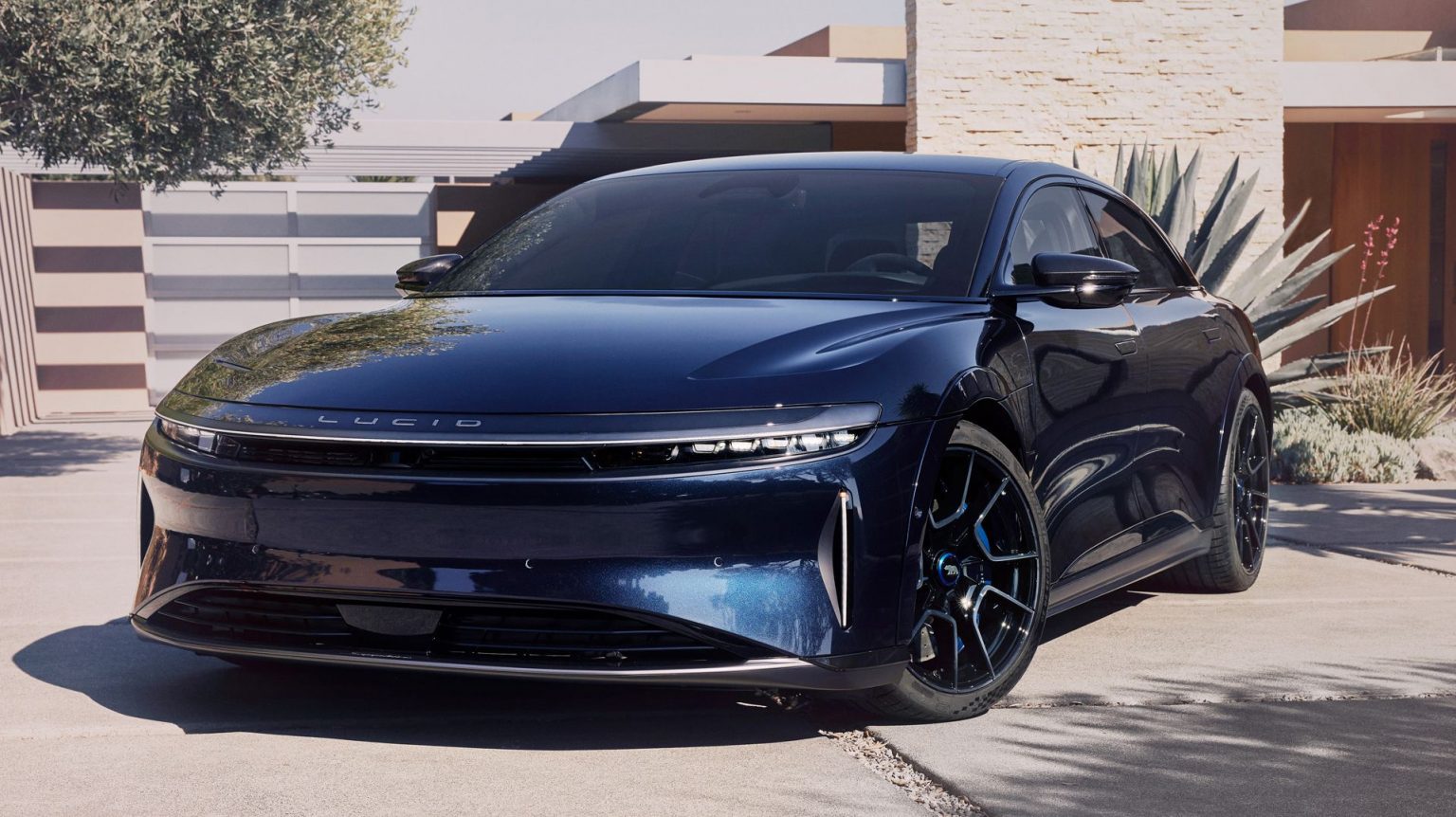 Lucid Air 2023. Lucid Air Sapphire. Lucid 2024. Люсид Эйр электромобиль 0-100.