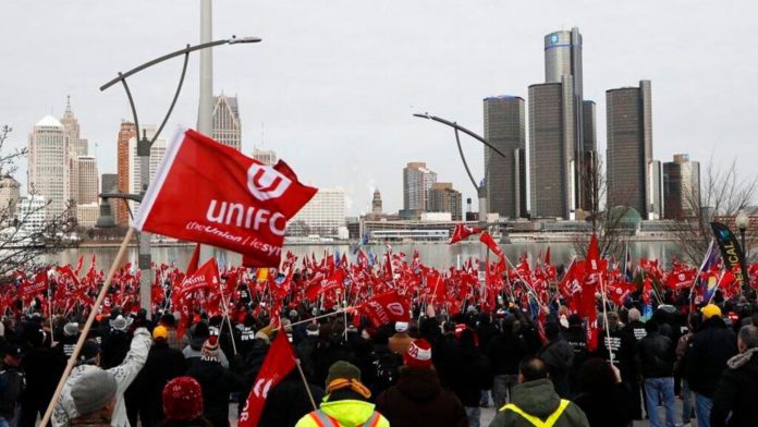 General Motors is now facing international labor strikes after failing to negotiate a tentative agreement with approximately 4,300 workers represented by the Canadian union Unifor.