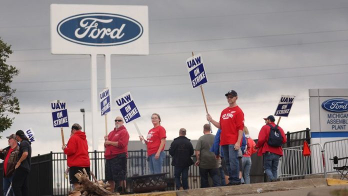 Pressure is mounting on Stellantis and GM following the UAW strike at Ford's biggest and most profitable factory in Louisville, Kentucky. 