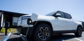 Rivian offers leasing for R1T electric pickup trucks in select U.S. states Consumers in some U.S. states can now lease the R1T electric pickup truck from Rivian, which debuted the option on November 27.