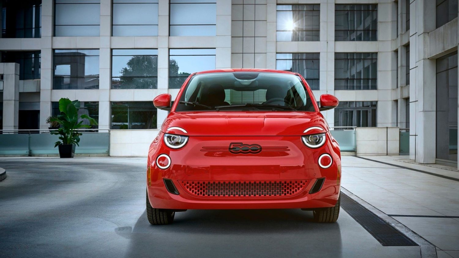 Stellantis will re-introduce the Fiat 500e, a small but unique electric vehicle, for the U.S. car market in 2023.