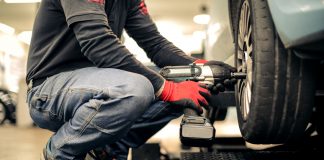 Car owners flock to independent service centers to escape high prices Drivers rated independent service shops higher than dealership facilities due to challenges in repair affordability.