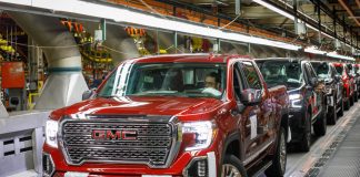 General Motors sales drop 1.5% on weakened fleet business General Motors saw a slight sales decline during the most recent quarter, even as retail and truck sales grew from last year.