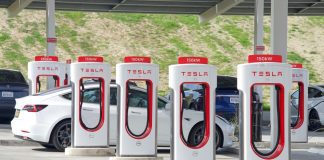 Tesla heavily discounts FSD price as Q1 earnings report looms Tesla is cutting the price of its FSD service as it looks to bolster demand amidst a cooldown in electric vehicle sales.