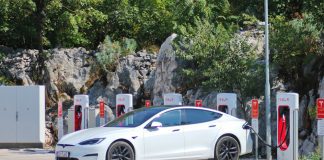 NHTSA to investigate Tesla Autopilot recall over persistent safety issues The NHTSA is investigating Tesla's Autopilot recall to determine whether the automaker's remedies left key safety issues unaddressed.