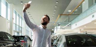 Should your salespeople have Facebook pages Facebook differs from other social networks as it's used for more than direct communication; It's a great tool for salespeople.