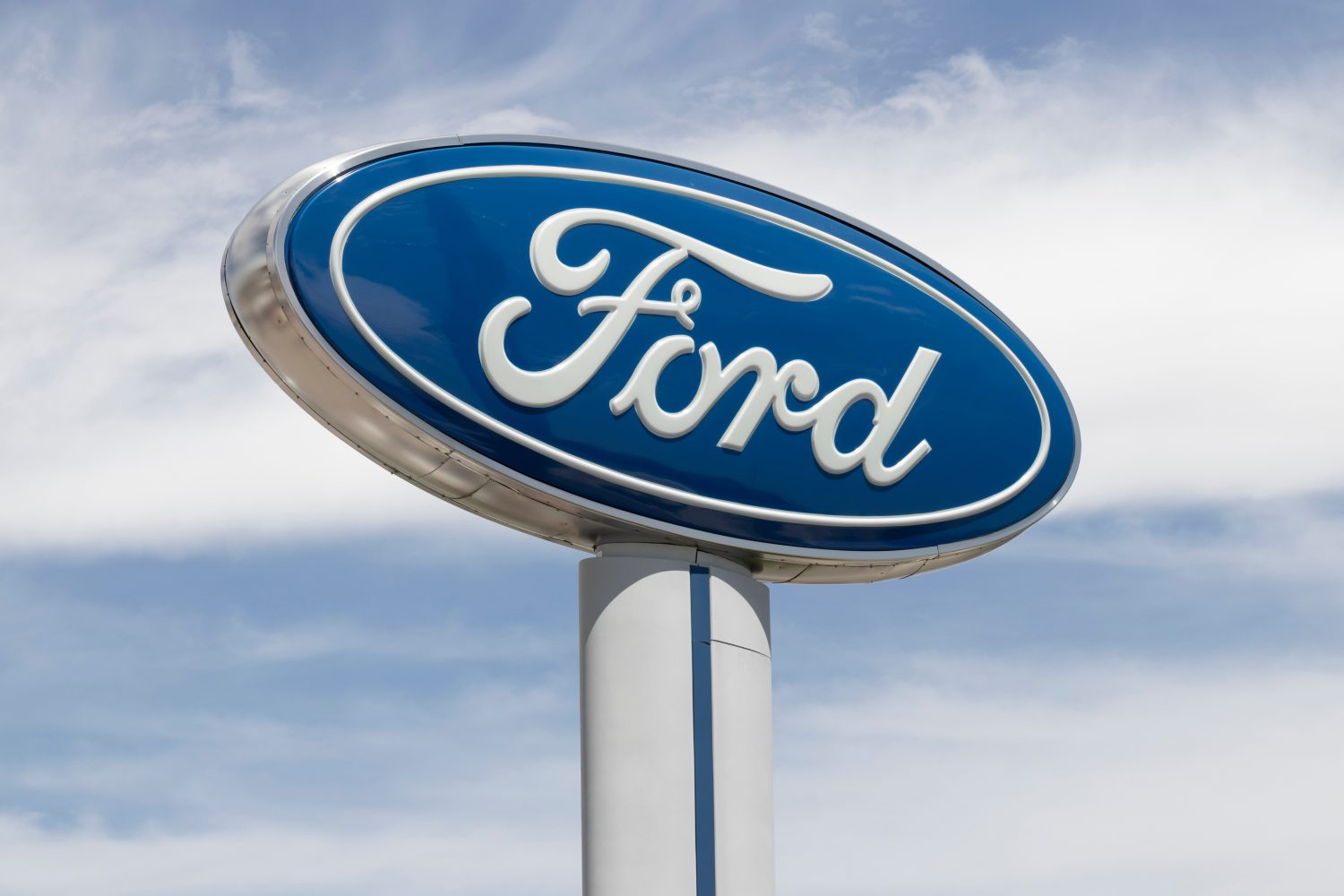 Ford announced its support for the Biden administration's ambitious plan to reduce vehicle emissions by 2032, dismissing Republican claims.