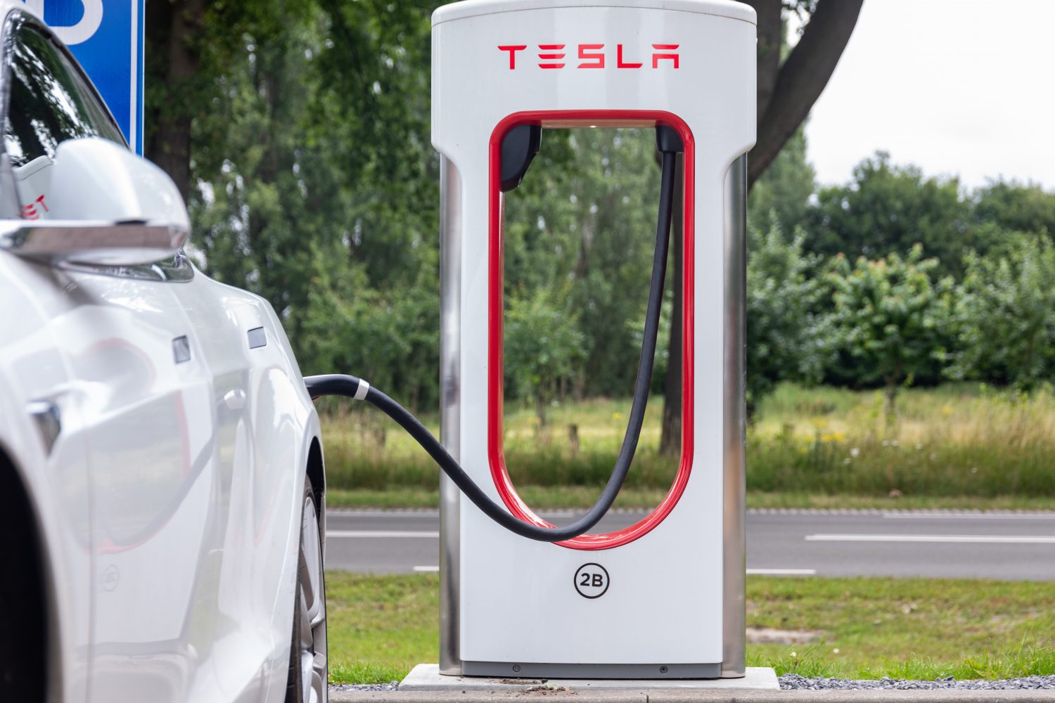 Tesla's Supercharger access for Mercedes and other automakers delayed ...