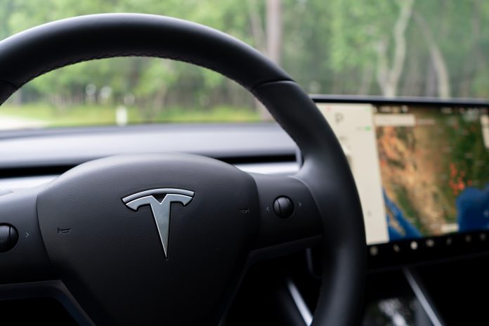 Tesla failed to persuade a judge to dismiss the California DMV claims that the company overstated its self-driving capabilities.