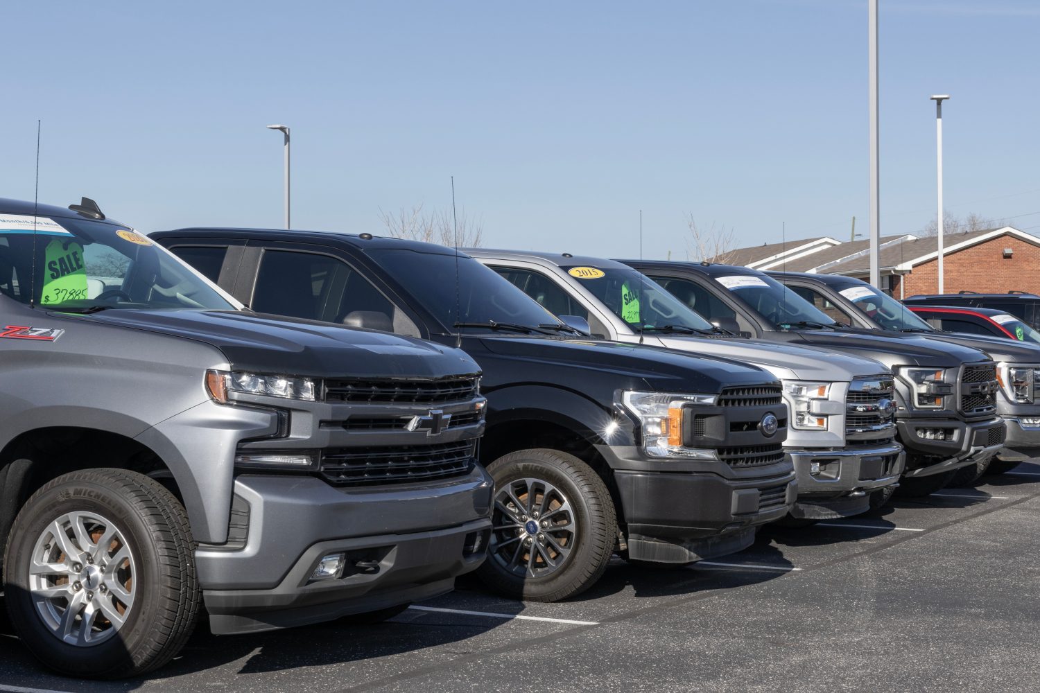 Retail used-vehicle sales in May saw a significant increase, marking the highest level this year, according to vAuto data.