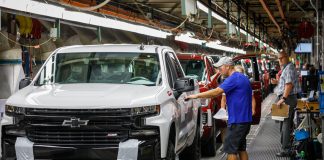 GM revamps employee performance ratings to reward top talent and pressure low performers GM is overhauling its performance evaluation system for U.S. salaried employees to better reward high achievers and pressure underperformers